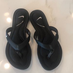 Nike foam sandals - size 8